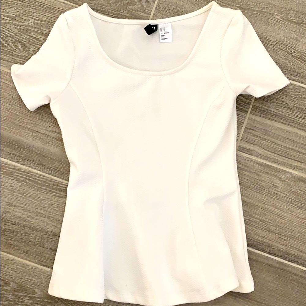 Cute fitted white top